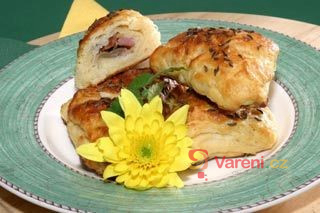Bramborové pirožky plněné uzeným kuřecím masem - fotografie 2
