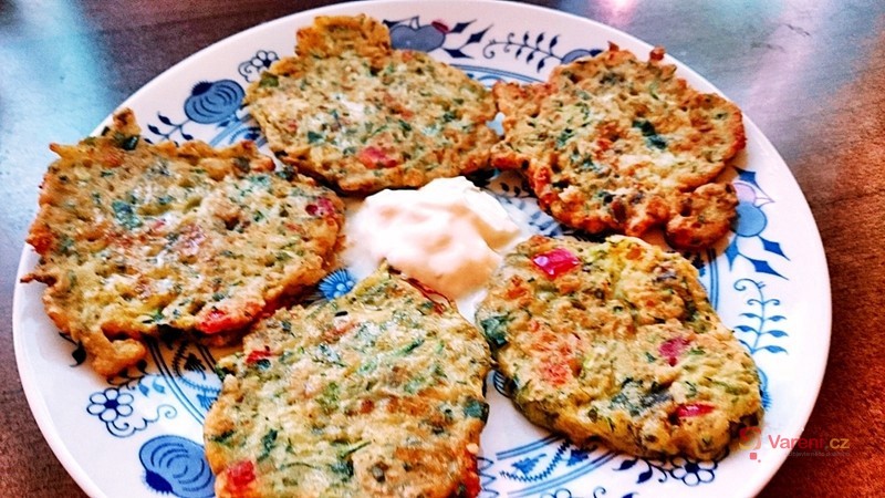 Kabak mücver  - turecké křupavé cuketovo-sýrové placky - fotografie 2