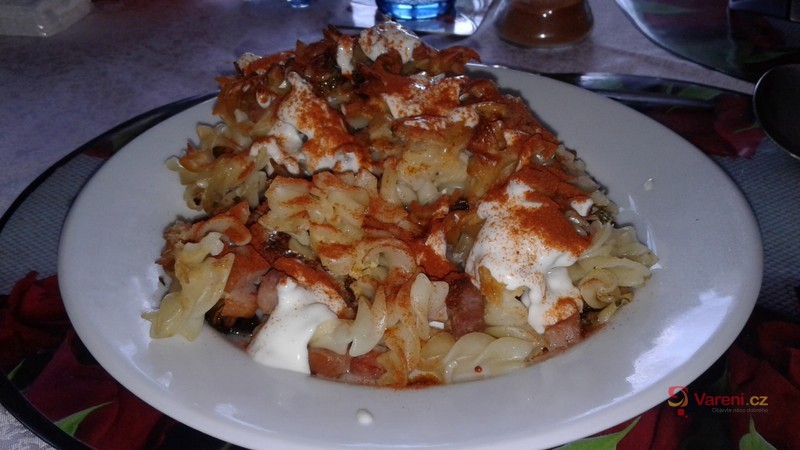 Těstoviny s lilkem a rajčaty - fotografie 2