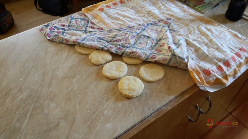 Vdolky s marmeládou a šlehačkou - fotografie 2