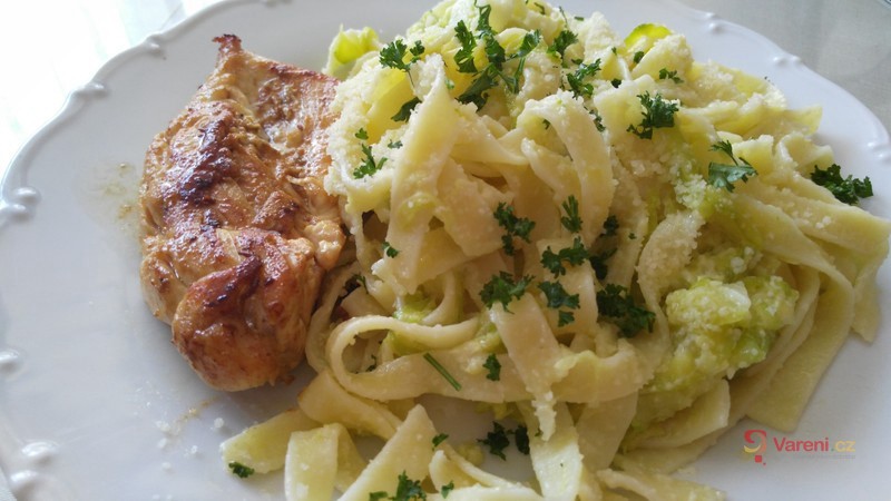 Těstoviny s lehkou cuketovou omáčkou - fotografie 4