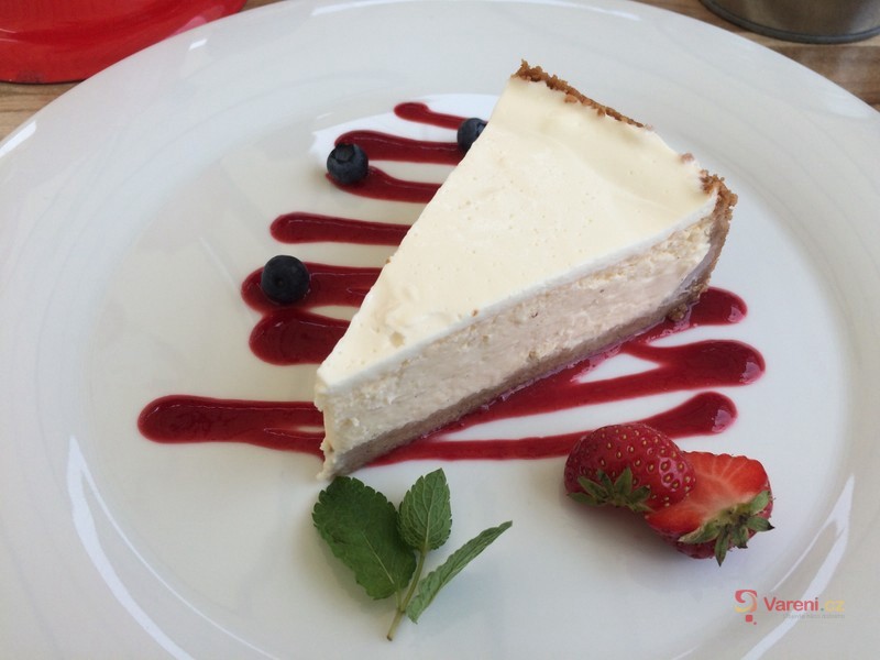 Cheesecake s jahodovým přelivem - fotografie 2