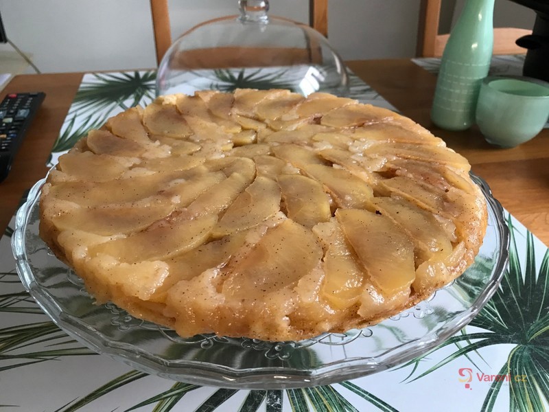 Obrácený jablečný koláč - fotografie 4