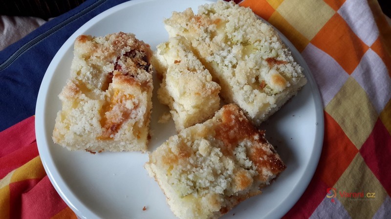 Rychlý rebarborový koláč s drobenkou - fotografie 4