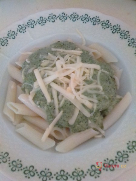 Špagety se špenátem a zakysanou smetanou - fotografie 2