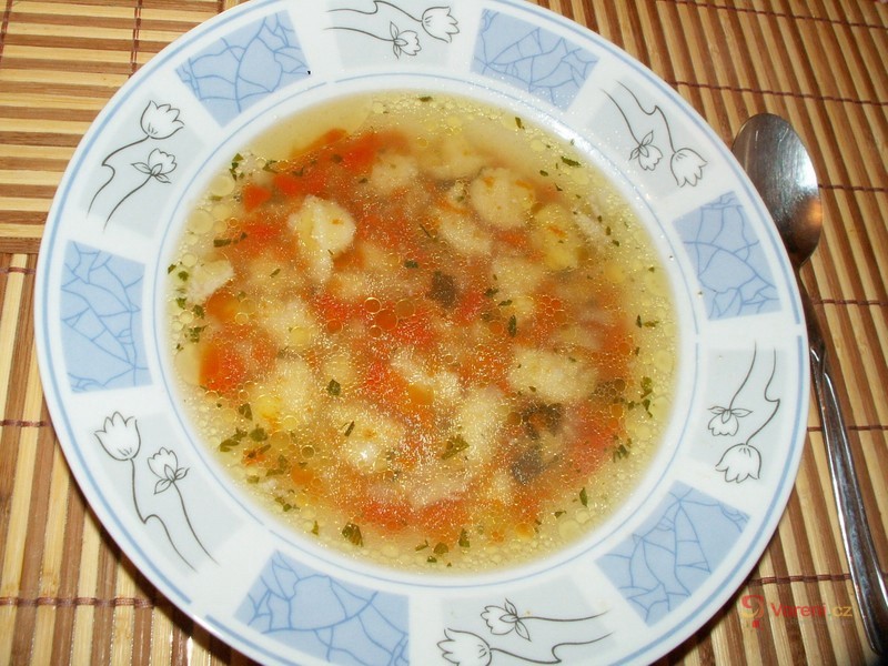 Hovězí polévka se zázvorovými noky - fotografie 2