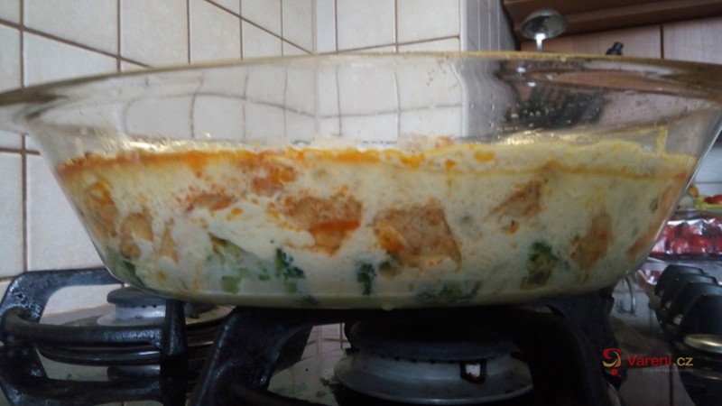 Brokolice s kuřecím masem a sýrem - fotografie 3