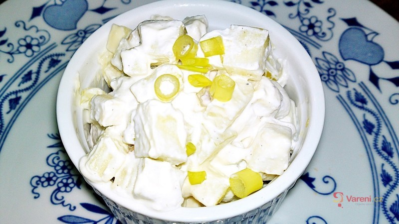 Celerovo-jablkový salát se sýrem a jogurtem - fotografie 2