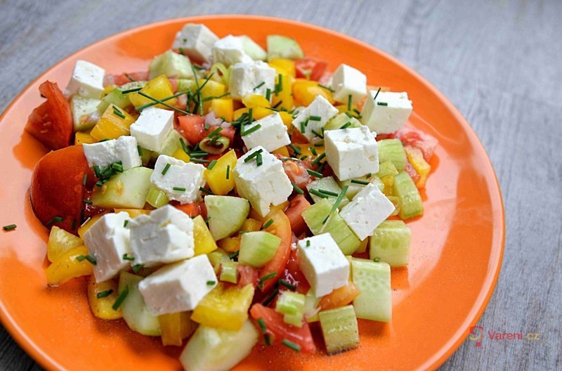 Rychlý šopský salát - fotografie 2