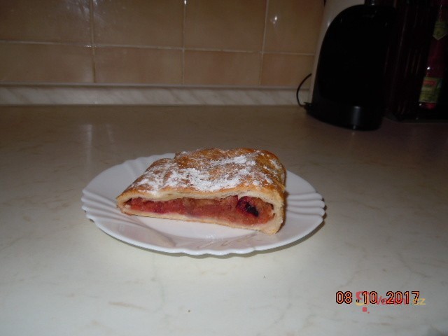 Závin s kdoulemi, jablky a aronií - fotografie 3