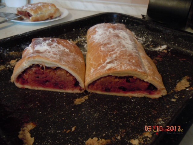 Závin s kdoulemi, jablky a aronií - fotografie 2