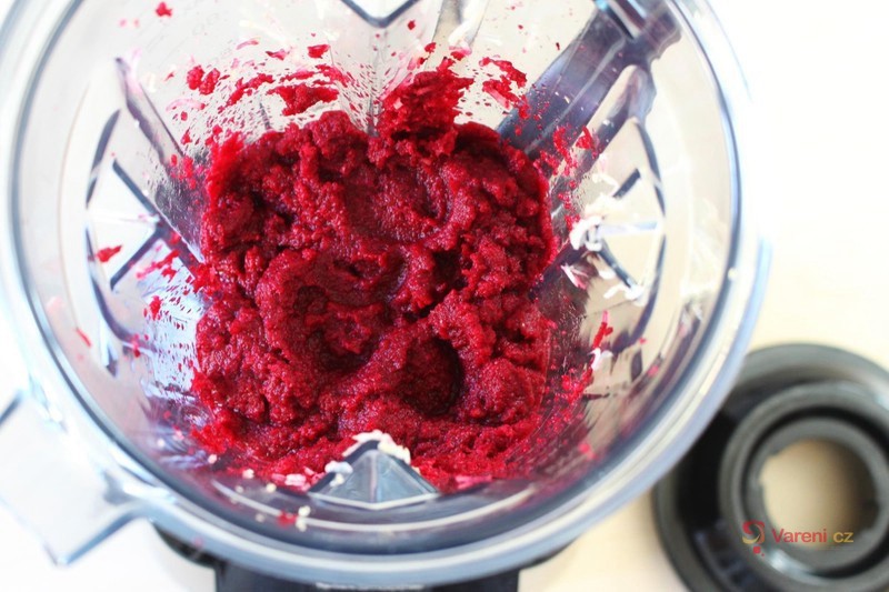 Skvělá celerová pomazánka s červenou řepou - fotografie 5