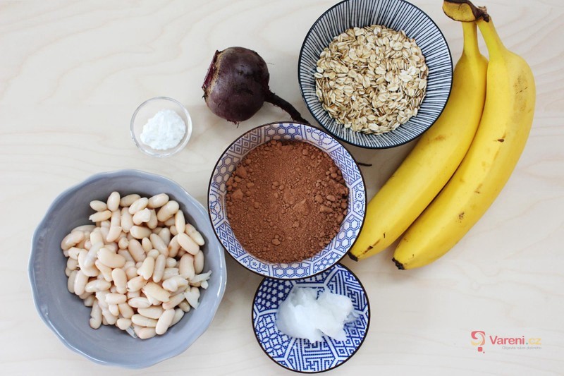 Lahodné brownies s červenou řepou a bílými fazolemi - fotografie 2