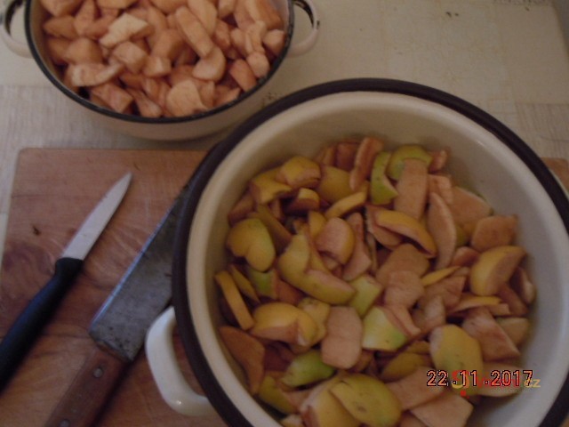 Kdoulový sýr ze slupek - fotografie 3