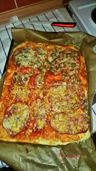 Kynutá pizza - fotografie 2