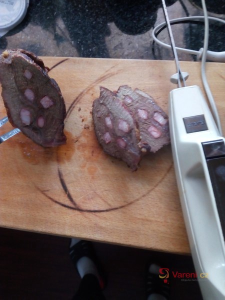 Pečená kančí plec na česneku - fotografie 3