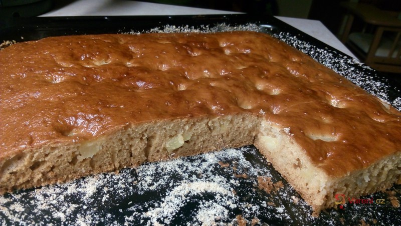 Ananasový koláč s ovocnými kousky - fotografie 2