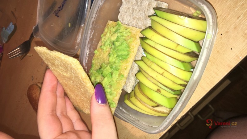 Kyselejší avokádová svačinka - fotografie 2