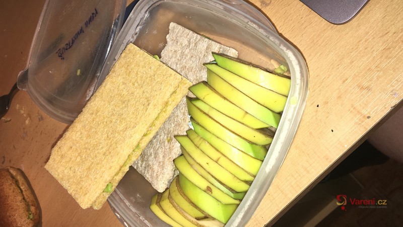 Kyselejší avokádová svačinka - fotografie 3