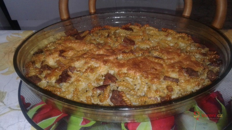 Zapékané těstoviny s uzeninou a žampiony - fotografie 2