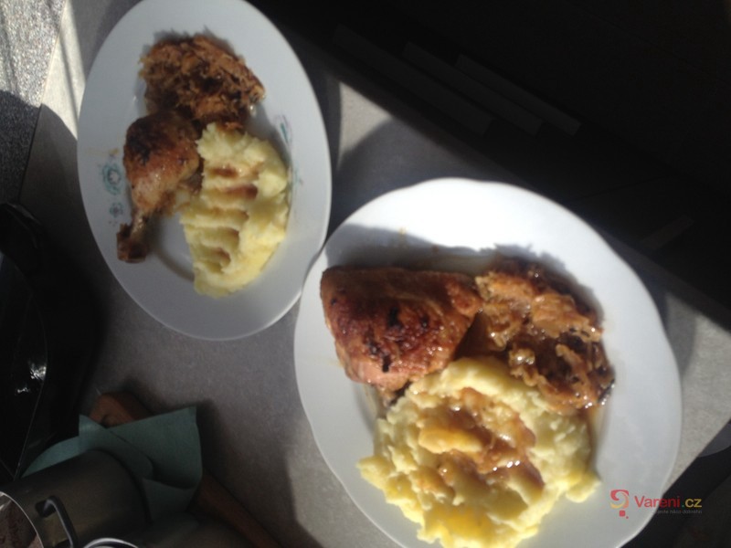 Pečená kuřecí stehna na zelí - fotografie 3