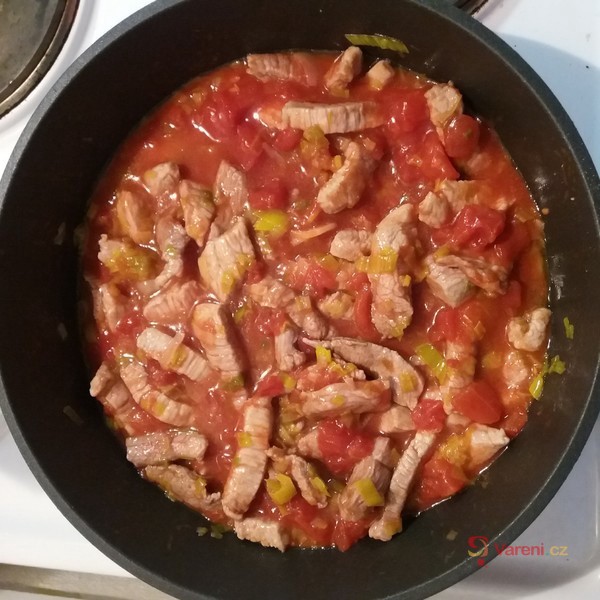 Fazolový guláš s vepřovou kýtou - fotografie 5