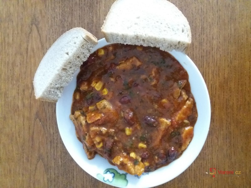 Fazolový guláš s vepřovou kýtou - fotografie 2