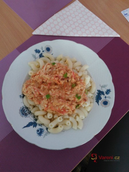 Těstoviny s omáčkou z krabích tyčinek - fotografie 2