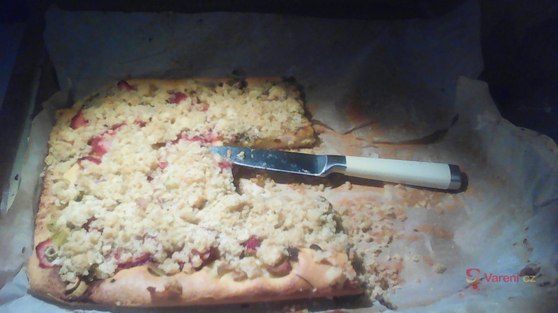 Křehký rebarborový koláč - fotografie 2