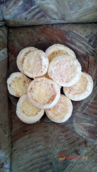 Plněné žampiony se sýrem a šunkou - fotografie 2