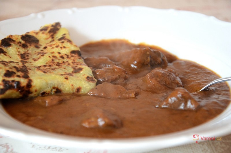 Hovězí guláš chlebák - fotografie 2