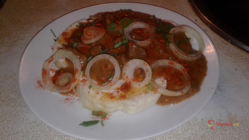 Hovězí pikantní guláš - fotografie 2