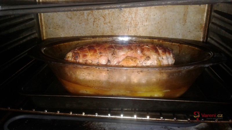Roláda z jarního kuřete plněná bylinkovou nádivkou - fotografie 5