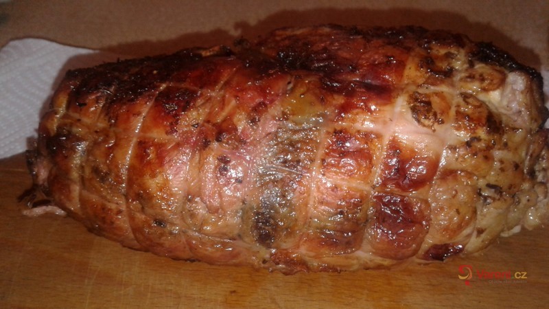 Roláda z jarního kuřete plněná bylinkovou nádivkou - fotografie 4
