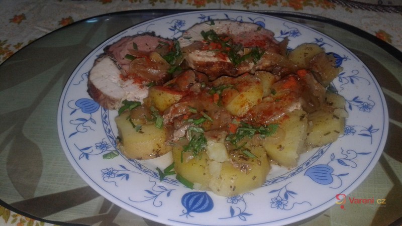 Roláda z jarního kuřete plněná bylinkovou nádivkou - fotografie 3