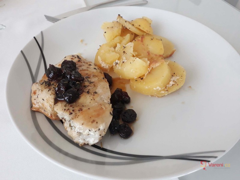 Kuřecí plátek na medu a s brusinkami - fotografie 2