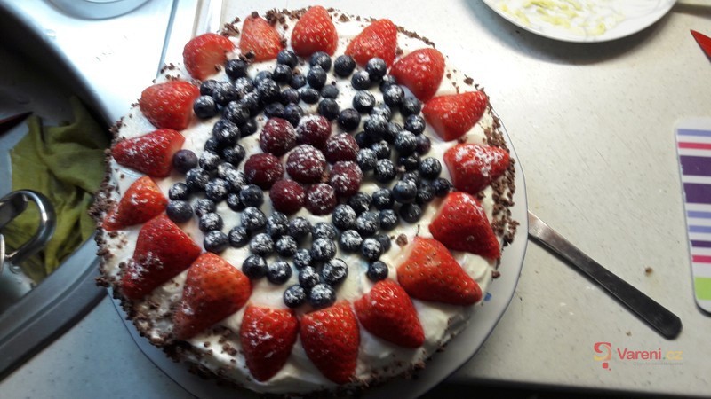 Tvarohovo-jahodový dort - fotografie 3