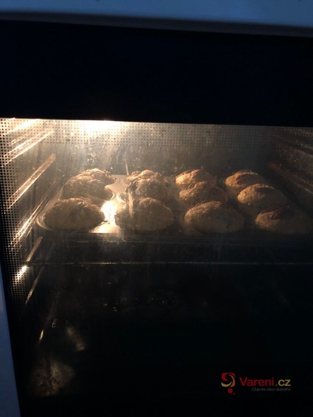 Banánové muffiny s pekanovými ořechy - fotografie 2