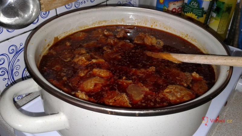 Klasický hovězí guláš - fotografie 4