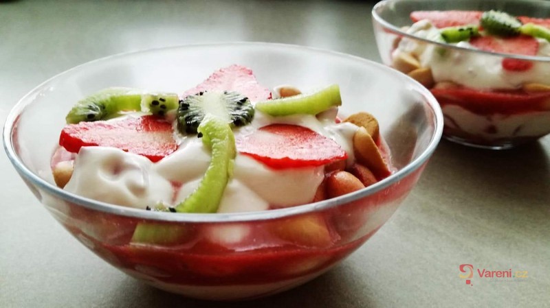 Smetanový dezert s jahodami - fotografie 2