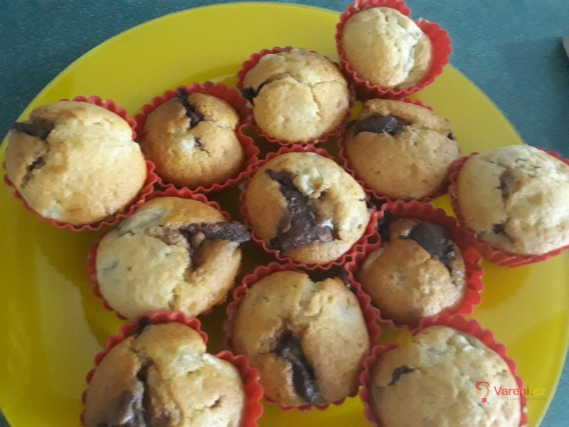 Banánové muffiny s jogurtem a čokoládou - fotografie 2