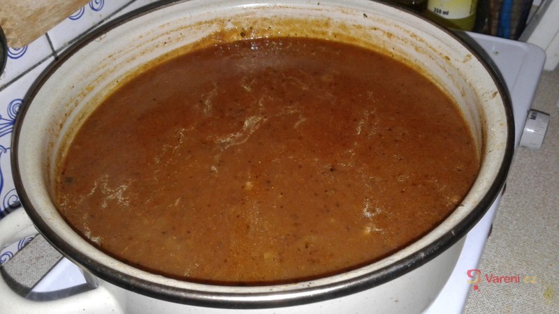 Chutný hovězí guláš - fotografie 5