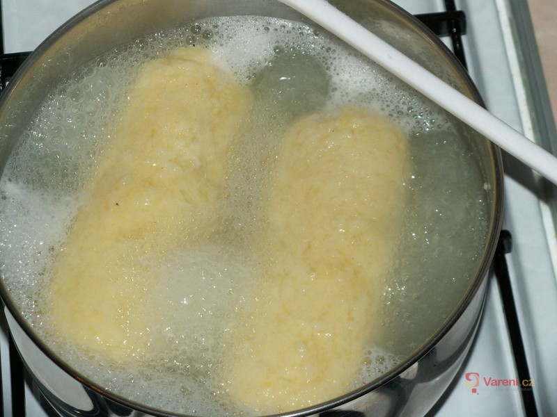 Jednoduché bramborové knedlíky - fotografie 4