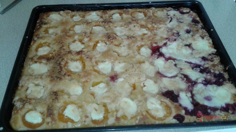 Snadný meruňkový koláč - fotografie 4