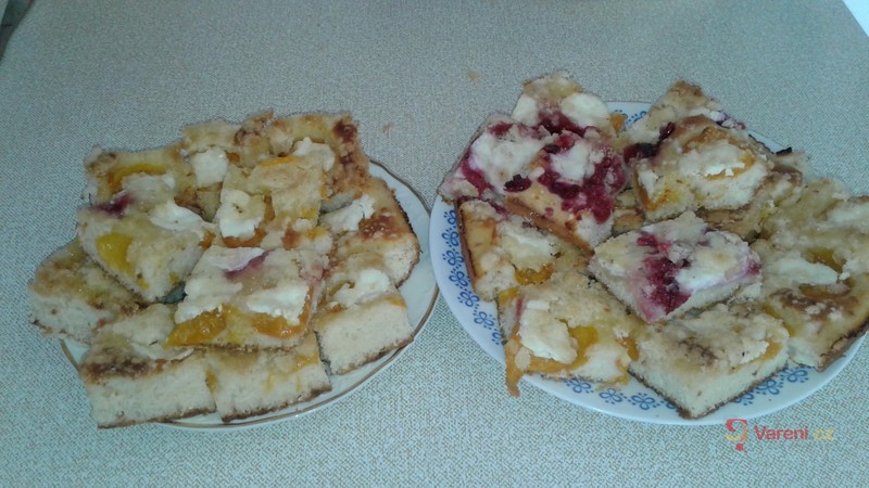 Snadný meruňkový koláč - fotografie 3