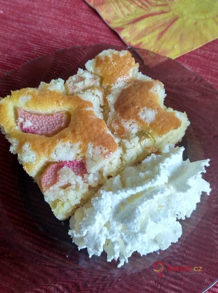 Rychlý rebarborový koláč s drobenkou - fotografie 2