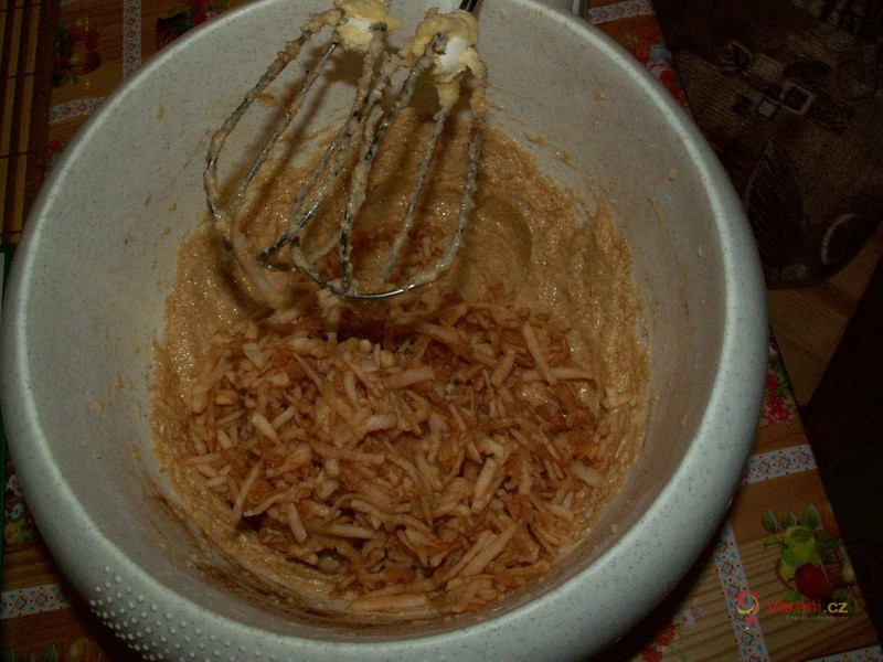 Jablečná bábovka - fotografie 5