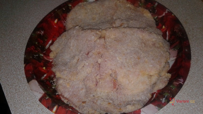 Smažený řízek s česnekem - fotografie 5