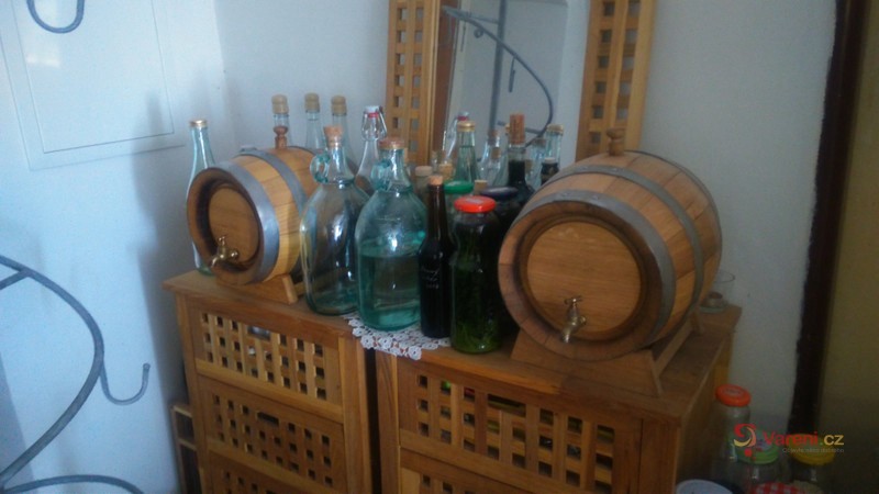 Ořechovka - svatojánský ořechový likér - fotografie 2