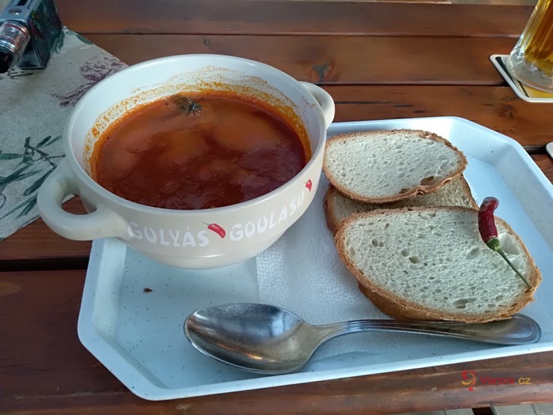 Halászlé rybí polévka - fotografie 2